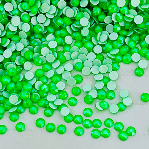 Swarovski article 2088 XIRIUS Rose no hotfix, in Electric green faceted crystal rhinestones, SS20 size 4.8 mm, close up of group of stones