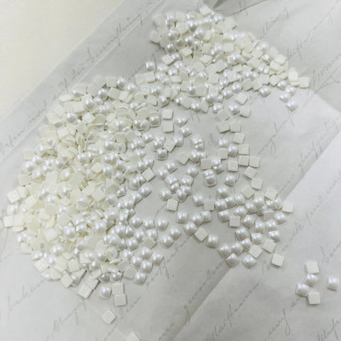 Pearl-look square hotfix crystal cabochons, white